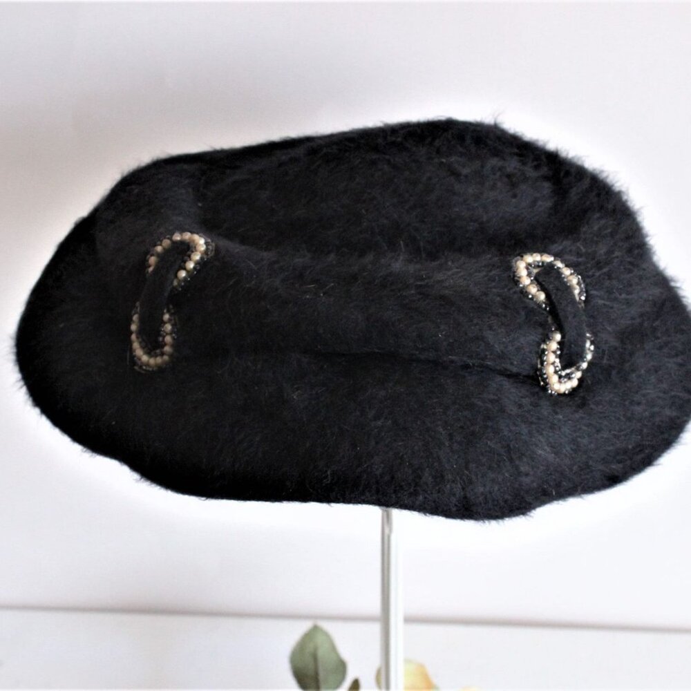 Vintage 1940s Hat, Black Plate Hat with Faux Pearls, Millinery - Picture 5 of 10